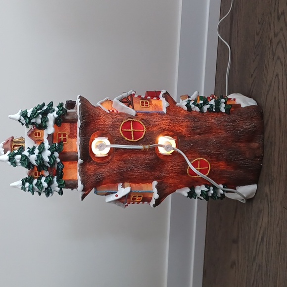 Lighted Santa Workshop Three-Story Tree House Christmas Village - Picture 16 of 17